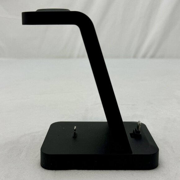 3 in 1 Charging Dock for iPhone & Airpods (Lighting) & Apple Watch (Wireless) - Picture 4 of 11